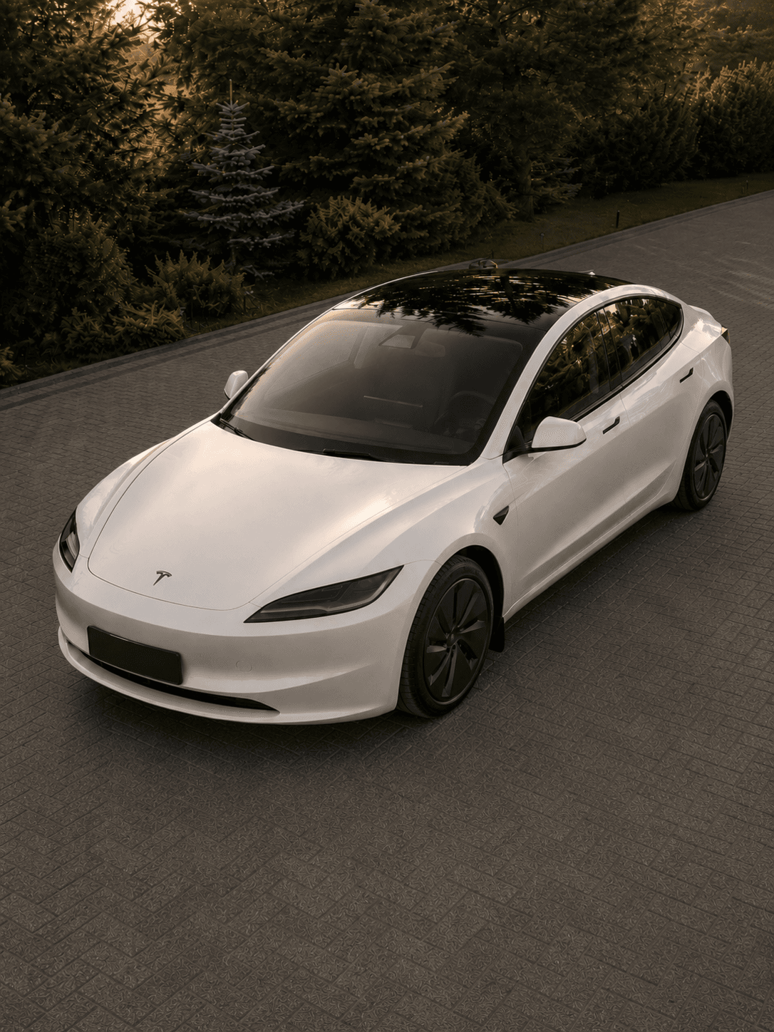 Biała Tesla widziana z góry